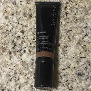 Mary Kay CC Cream Very Deep NEW
